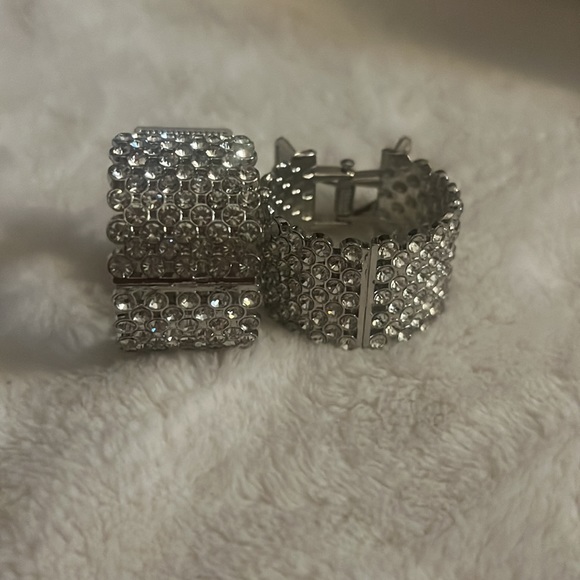 2/$10 Ponytail Holder Clips - Picture 2 of 3